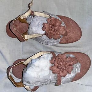 Sandles, never worn. Size 6/36